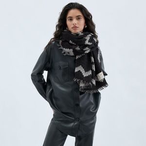 Aritzia Wilfred Diamond Blanket Scarf